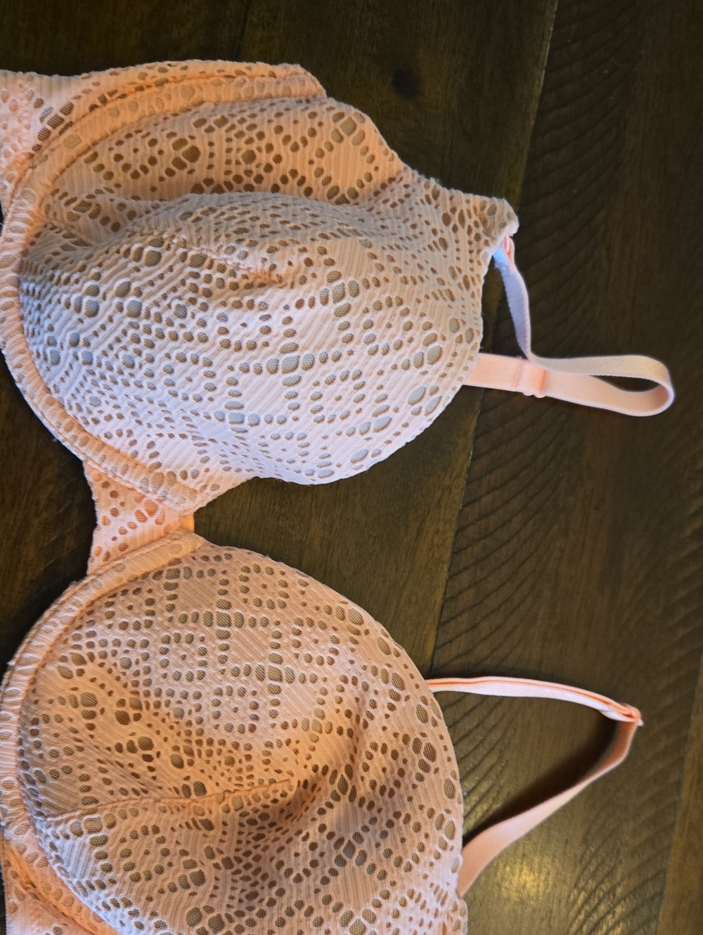 Victoria's Secret Peach Lace Underwire Bra